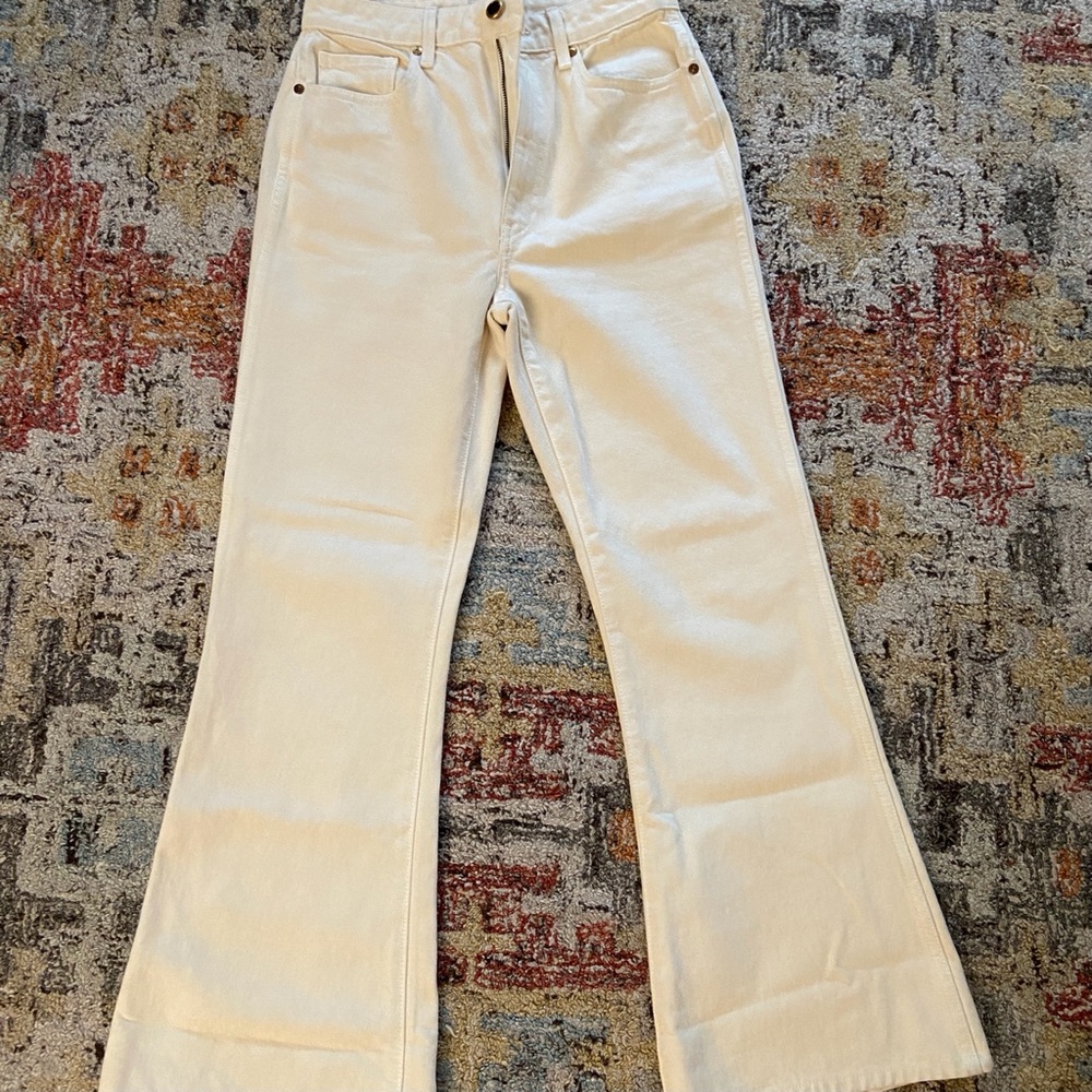 khaite Gabbie Cropped Ivory Jean in white